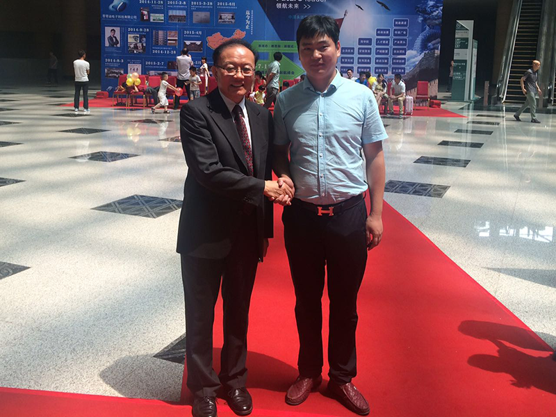 Former Minister of Commerce Wei Jianguo went to the company to guide the work