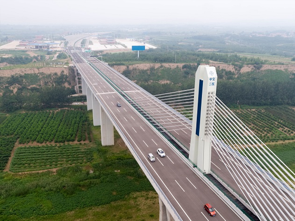 CCTV network: the world's largest span corrugated steel webs cable-stayed bridge with low pylons officially opened to traffic